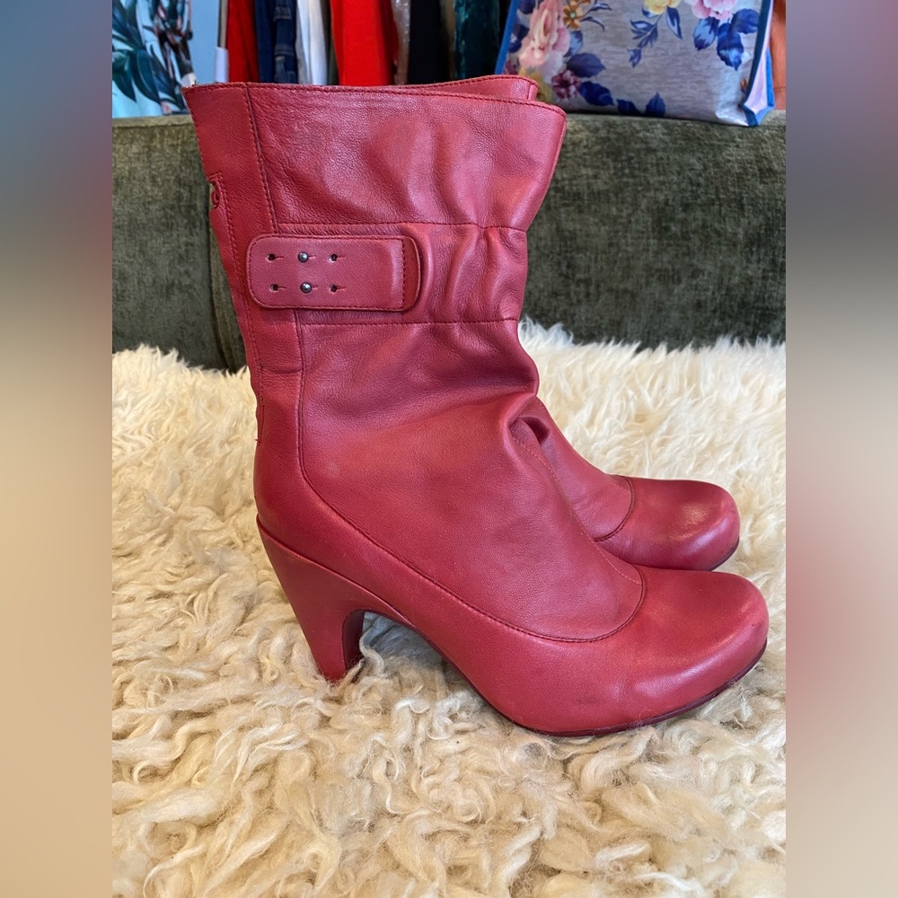 Tsubo Women's Red Heeled Boots
